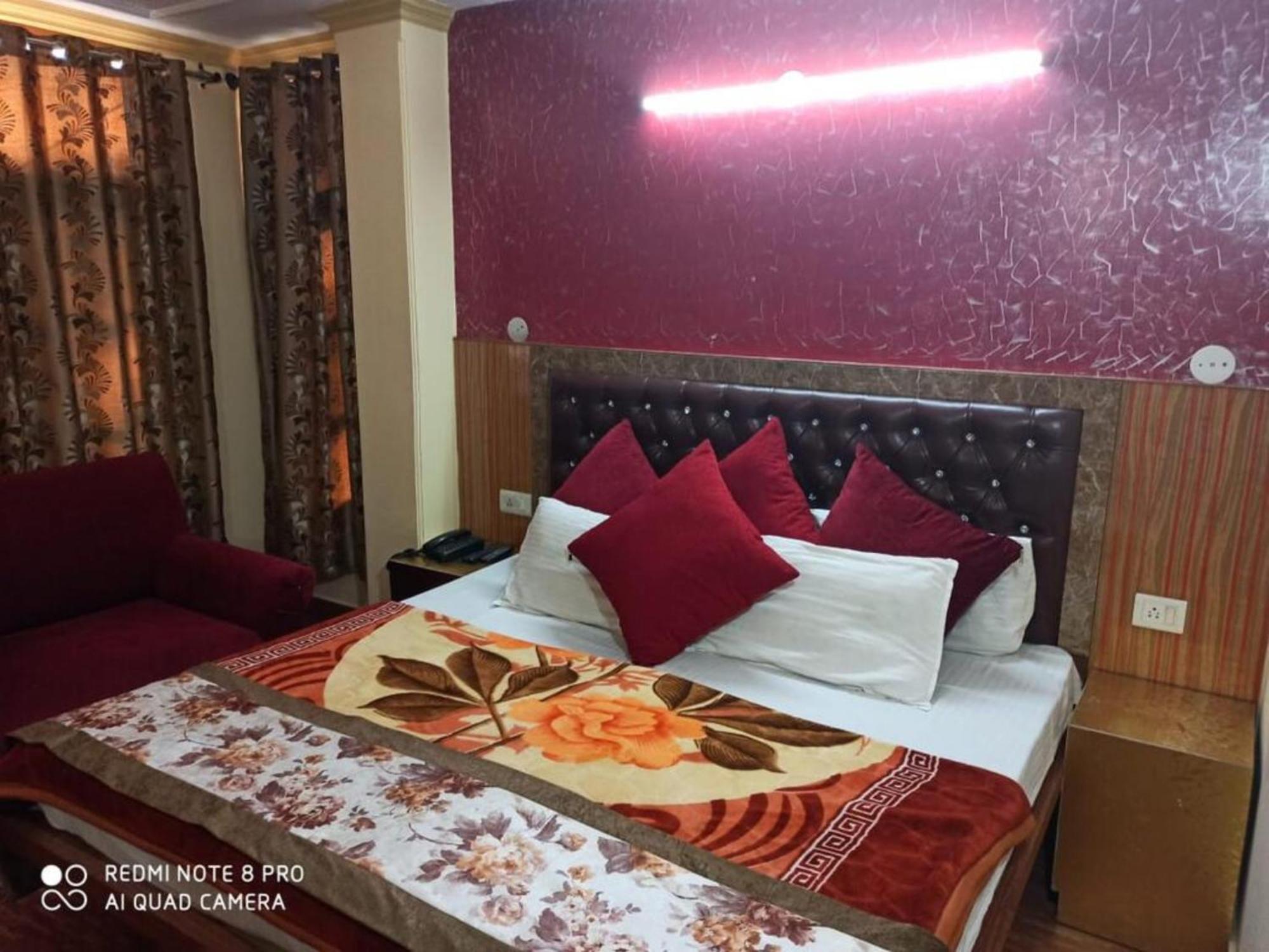 Hotel King Palace - Nature-Valley-Luxury-Room - Prime Location With Parking Facilities شيملا المظهر الخارجي الصورة